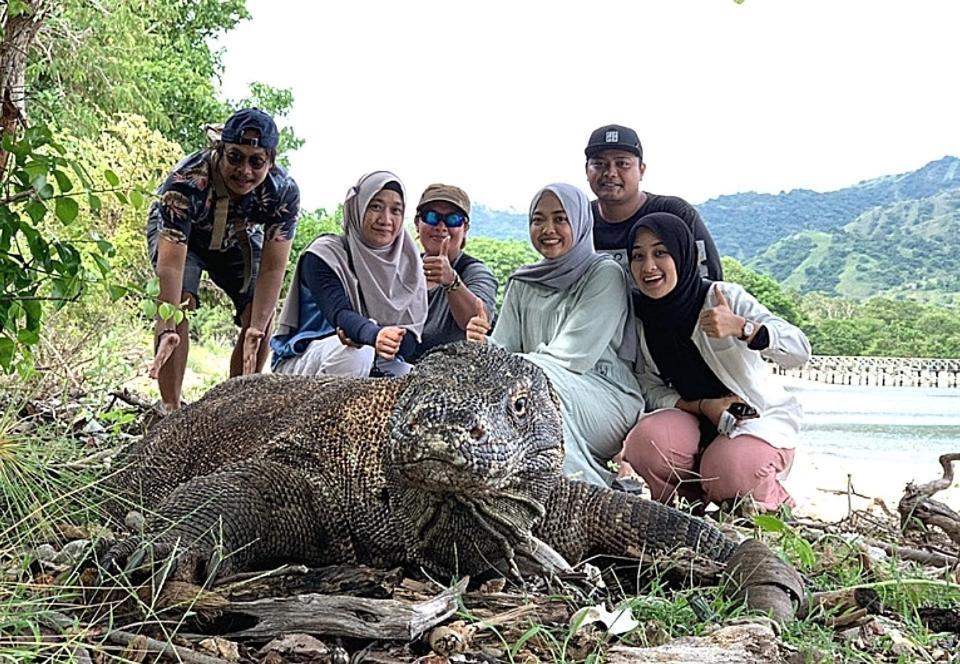 לבואן באג'ו Komodoku One Love Homestay And Tour מראה חיצוני תמונה