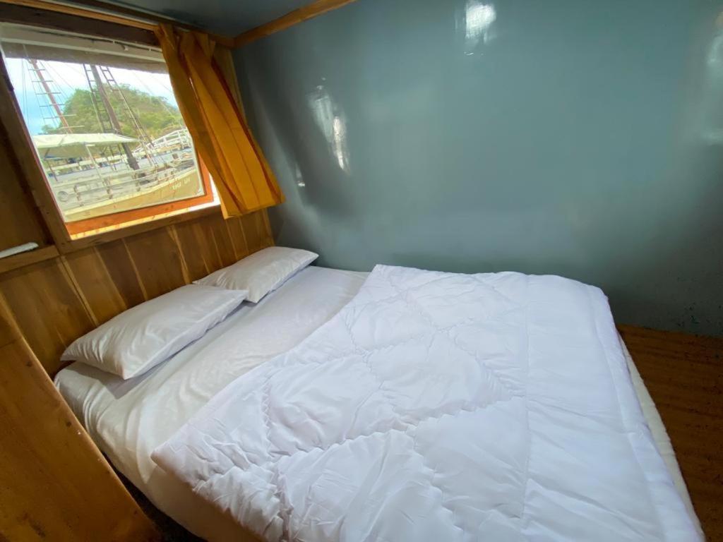 לבואן באג'ו Komodoku One Love Homestay And Tour מראה חיצוני תמונה